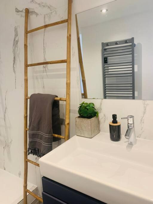 Appartement Design Sur Vauban - Clim Et Wifi Marseille Luaran gambar